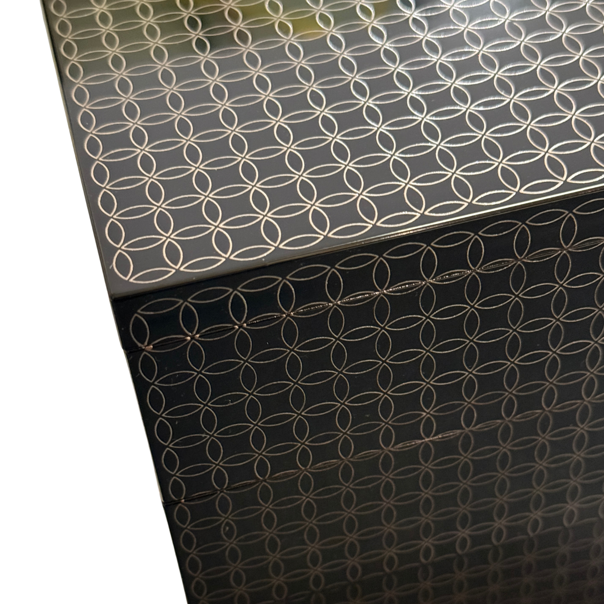 Geometric Circles 3 Tier Japanese Lacquer Box corner detail