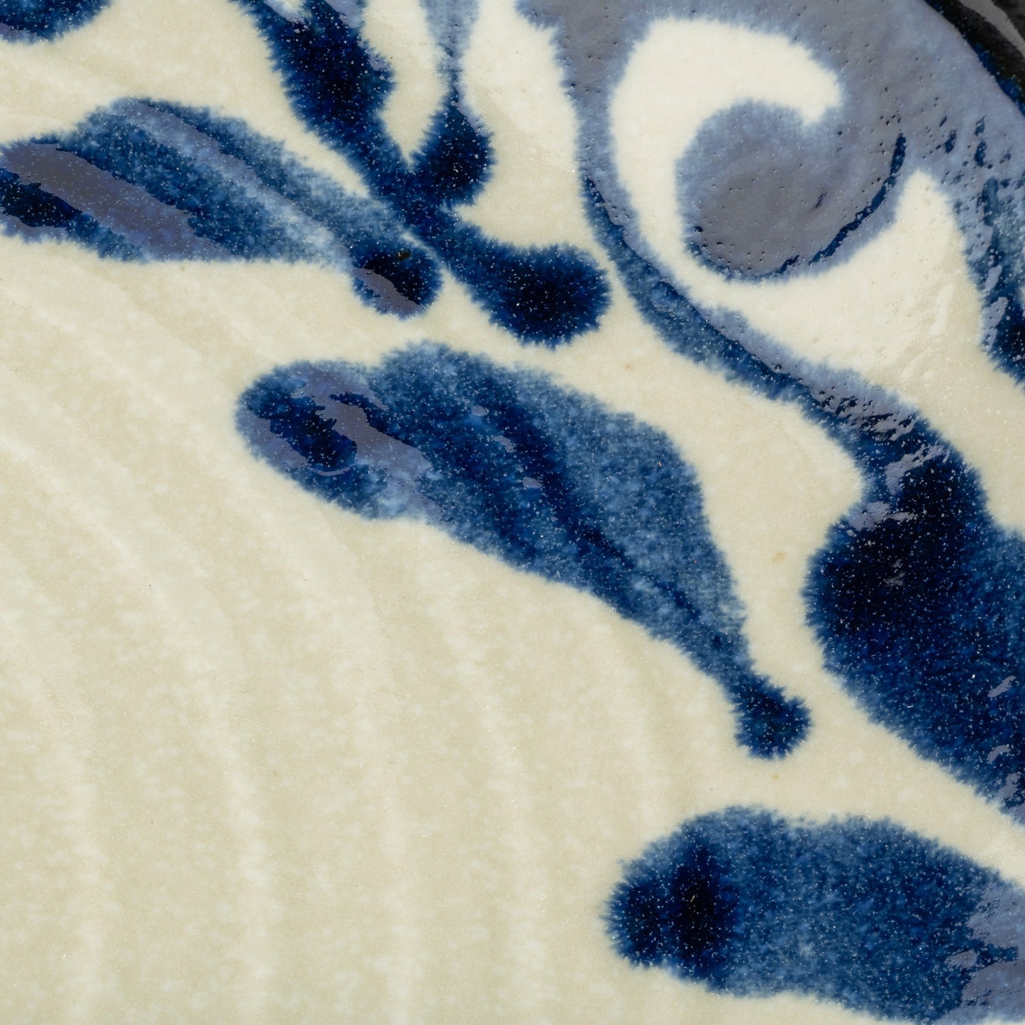 Ruri Karakusa Premium Japanese Large Plate detail